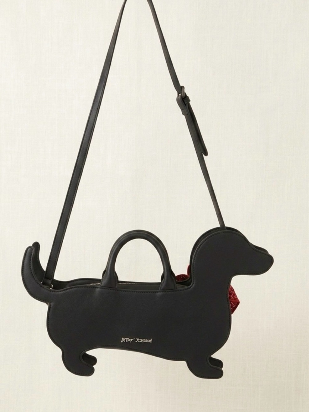 NEW VIRAL Betsey Johnson B&T Dachshund Crossbody purse w/ Red Bandanna $125 FIRM - Picture 2 of 13